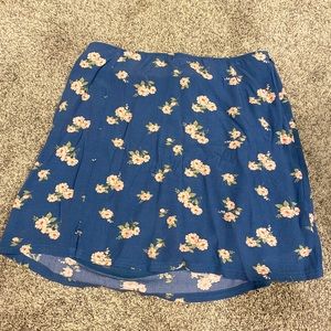 American Eagle skirt size Medium. Never worn, tag still attached.